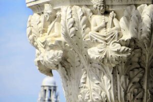 Foto das colunas do Palazzo Ducale em Veneza
