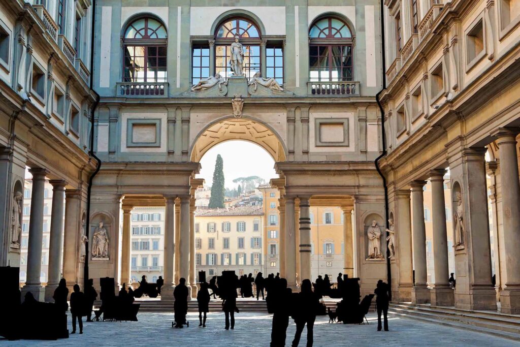 Foto do pátio do Palácio dos Uffizi em Florença durante o inverno