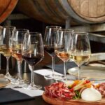 Desfrute de uma experiência de degustação de vinhos em Milão. Prove vinhos produzidos a poucos passos do centro da cidade e desfrute de uma harmonização com deliciosos produtos gastronómicos